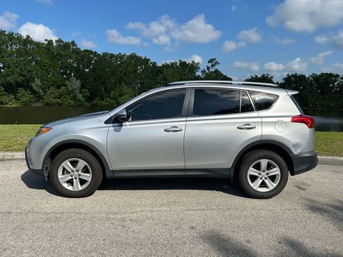 Used 2013 Toyota RAV4 XLE FWD image 2