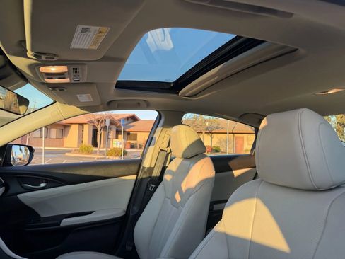 Used 2019 Honda Insight Touring image 16