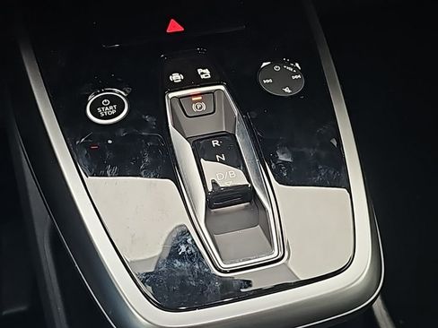 Used 2024 Audi Q4 e-tron Prestige image 7