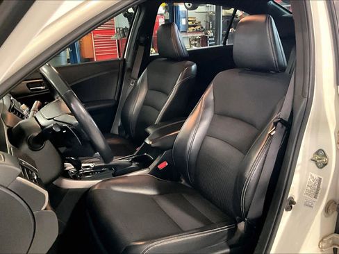 Used 2017 Honda Accord Sport image 7