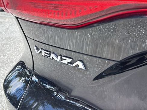 Used 2023 Toyota Venza XLE AWD/4WD image 7