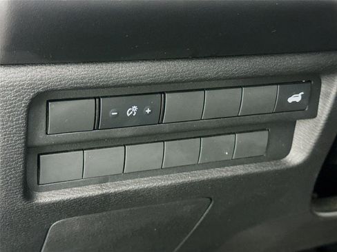 Used 2025 Mitsubishi Outlander SE image 7