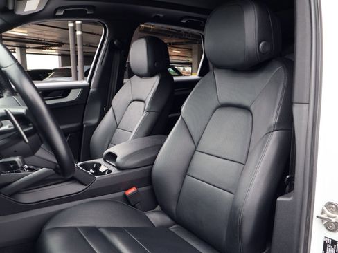 Certified 2024 Porsche Cayenne AWD/4WD image 5