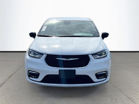 New 2025 Chrysler Pacifica Select image 2