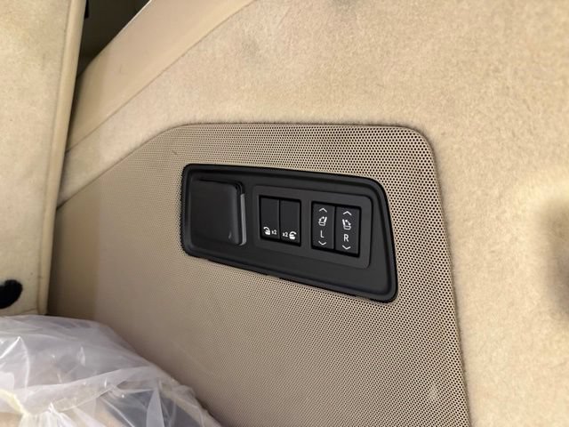 Certified 2024 Cadillac Escalade Premium Luxury w/ Performance Package AWD/4WD image 9