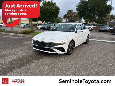 Used 2025 Hyundai Elantra SEL image 1