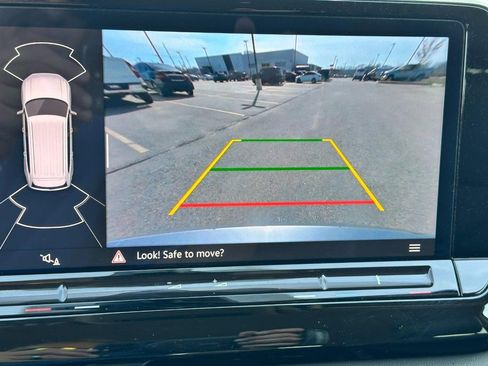 Used 2025 Volkswagen Atlas SE image 23