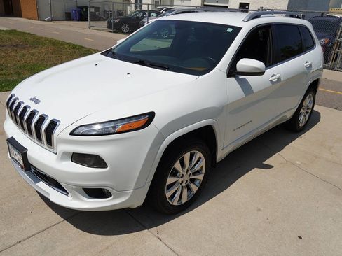Used 2018 Jeep Cherokee Overland AWD/4WD image 7
