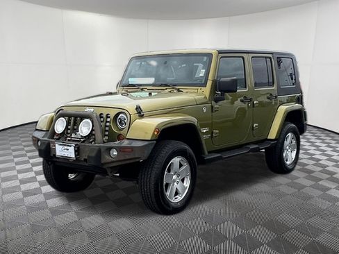 Used 2008 Jeep Wrangler Unlimited Sahara AWD/4WD image 3