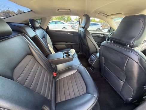 Used 2018 Ford Fusion SE w/ Equipment Group 601A FWD image 15