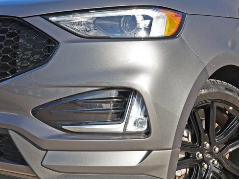 Used 2022 Ford Edge ST-Line w/ Class II Trailer Tow Package AWD/4WD image 12