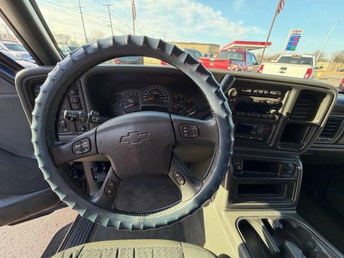 Used 2004 Chevrolet Avalanche Z71 w/ Preferred Equipment Group image 10