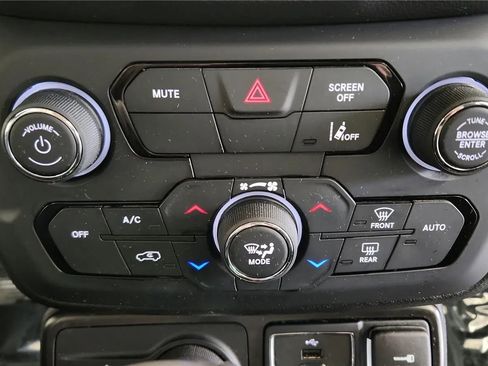 Used 2023 Jeep Renegade Latitude image 30