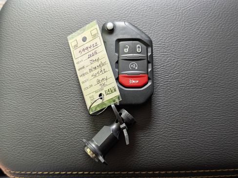 Used 2025 Jeep Wrangler Unlimited Sahara w/ Safety Group AWD/4WD image 35