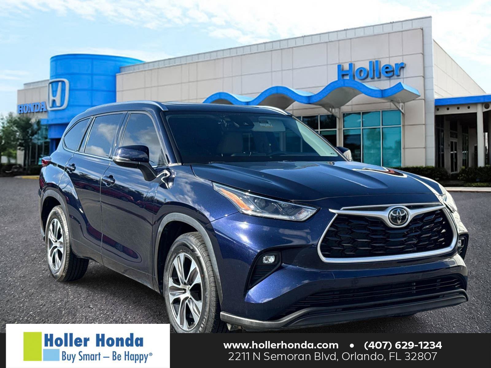 Used 2021 Toyota Highlander XLE FWD image 1