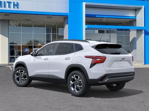 New 2026 Chevrolet Trax LT w/ Driver Confidence Package FWD image 3