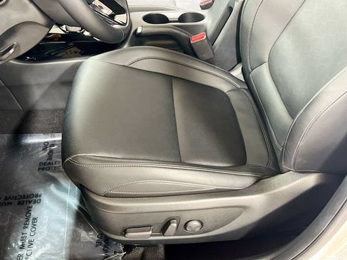 Certified 2025 Kia Seltos EX FWD image 19