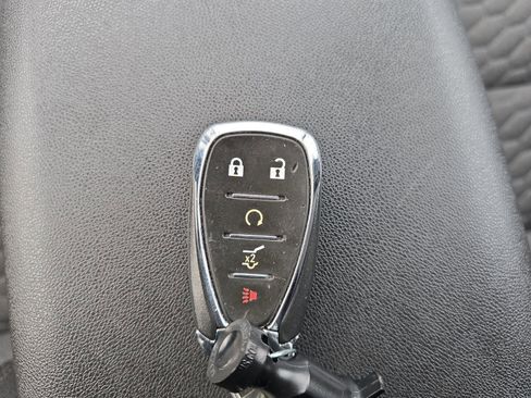 Used 2020 Chevrolet Equinox LT w/ Driver Convenience Package image 12