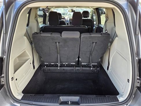 Used 2018 Dodge Grand Caravan SE w/ Rear Park Assist Package image 10