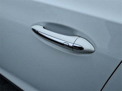 Used 2021 Buick Enclave Essence image 19