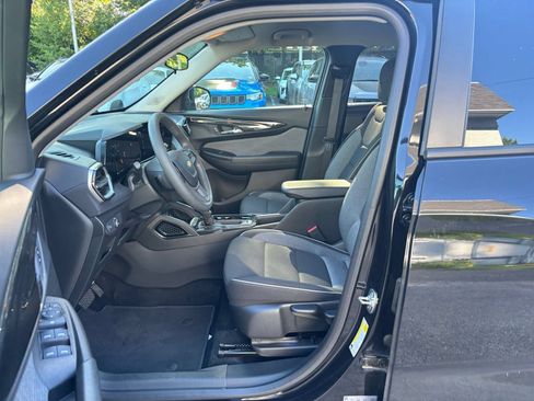 Used 2025 Chevrolet TrailBlazer LT AWD/4WD image 25