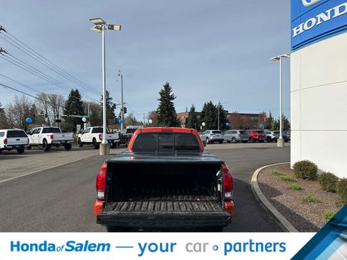 Used 2018 Toyota Tacoma TRD Sport w/ Technology Package image 18