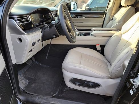 Used 2022 Jeep Wagoneer Series III w/ Premium Group I image 4