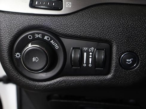 Used 2019 Jeep Cherokee Limited AWD/4WD image 41