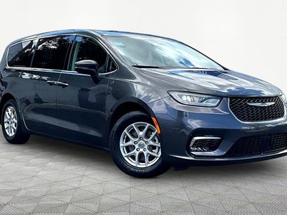 Used 2023 Chrysler Pacifica Touring-L