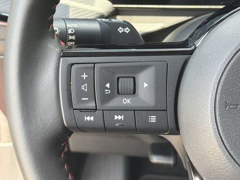 Certified 2025 Nissan Kicks SR FWD image 20