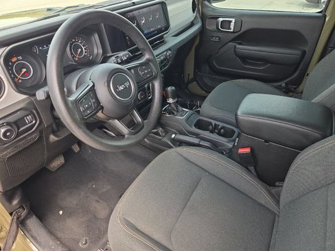 Used 2025 Jeep Wrangler Sport AWD/4WD image 9