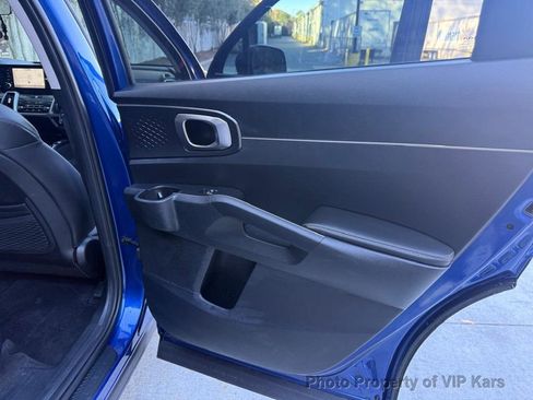 Used 2023 Kia Sorento S image 16