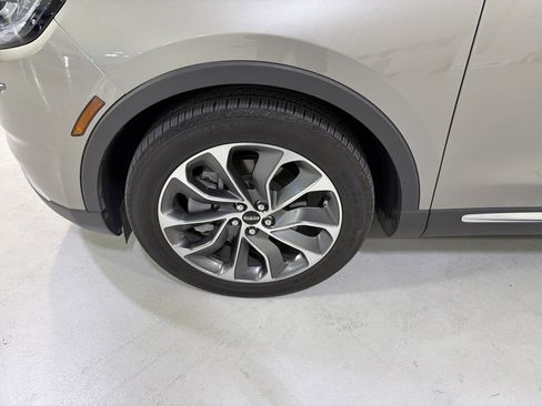 Used 2023 Lincoln Nautilus Reserve w/ Cargo Utility Package image 9