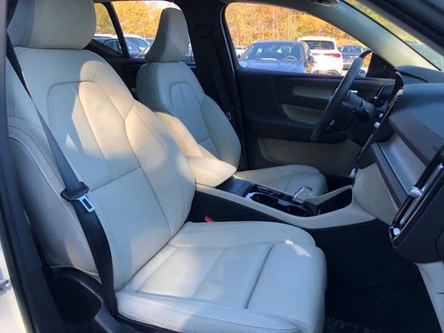 Used 2023 Volvo XC40 B5 Plus w/ Driver Assist Package image 33