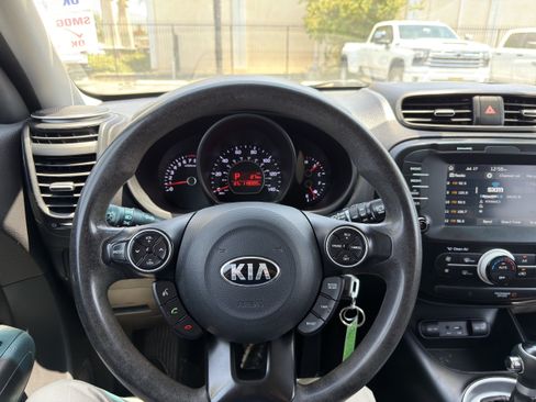 Used 2019 Kia Soul + FWD image 26