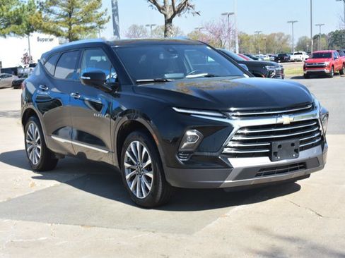Used 2024 Chevrolet Blazer Premier image 3