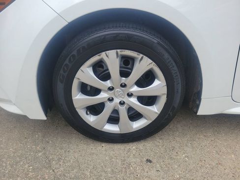 Used 2022 Toyota Corolla LE FWD image 30
