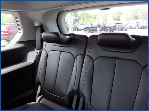 Used 2023 Jeep Grand Cherokee L Limited w/ Luxury Tech Group II AWD/4WD image 12