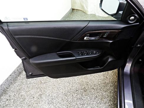 Used 2017 Honda Accord EX-L image 7