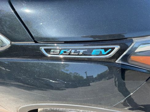 Used 2019 Chevrolet Bolt Premier w/ Infotainment Package FWD image 6
