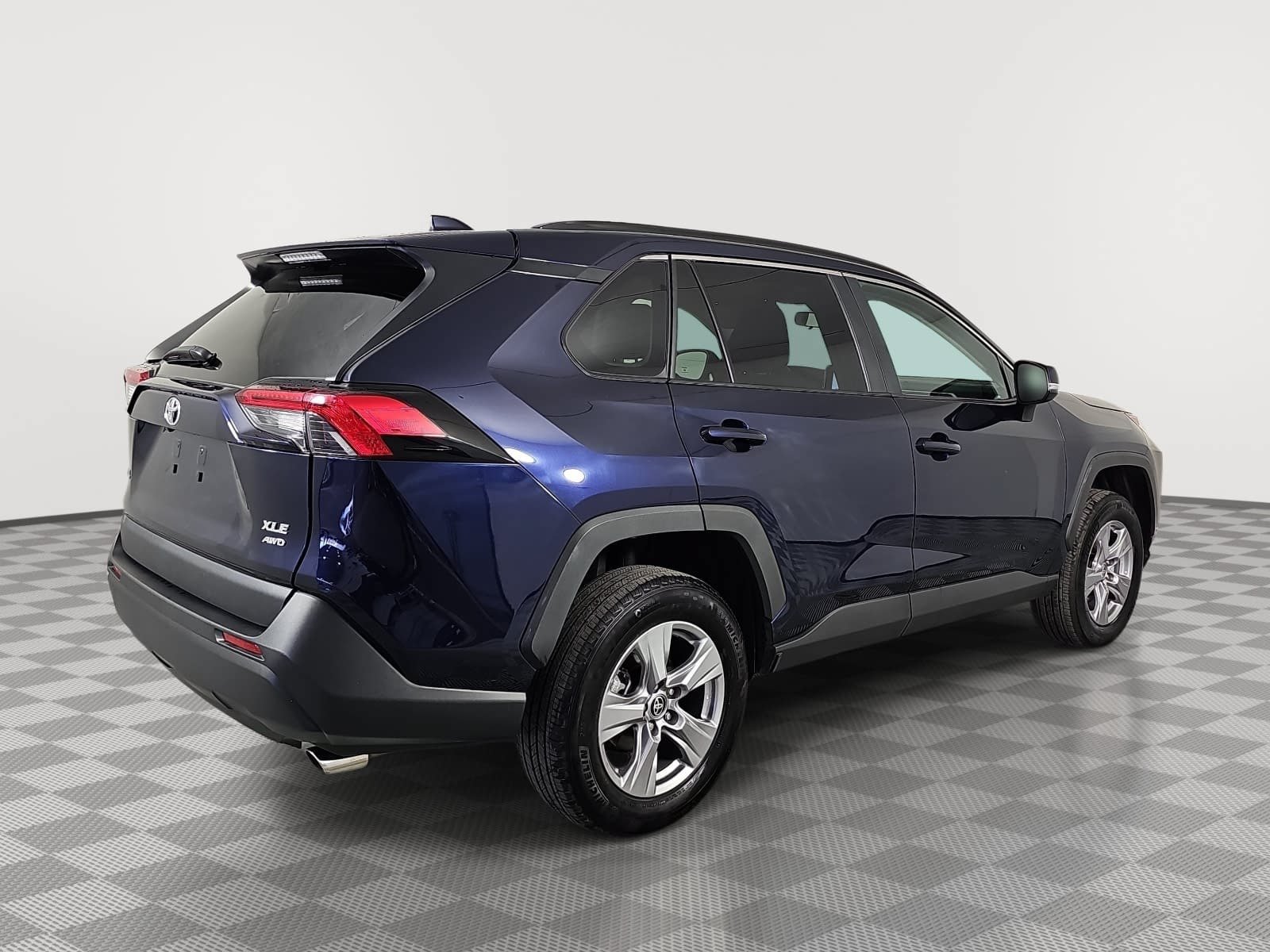 Used 2025 Toyota RAV4 XLE AWD/4WD image 7