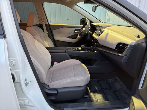 Used 2023 Nissan Rogue SV image 33