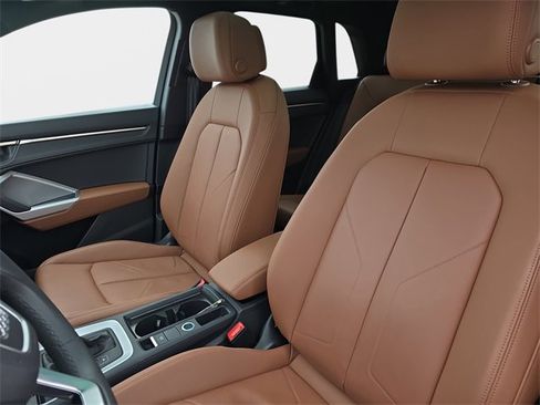 Used 2025 Audi Q3 2.0T Premium w/ Convenience Package image 19