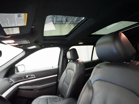 Used 2017 Ford Explorer XLT w/ Equipment Group 202A image 32