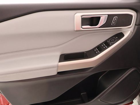 Used 2022 Ford Explorer XLT w/ Equipment Group 202A image 17