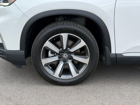 Used 2025 Honda Pilot Touring image 13