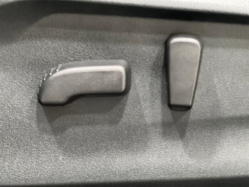 Used 2024 Subaru Ascent Premium w/ Convenience Package image 12