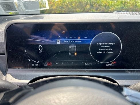 Certified 2024 Kia Seltos SX w/ SX Sunroof Package AWD/4WD image 12