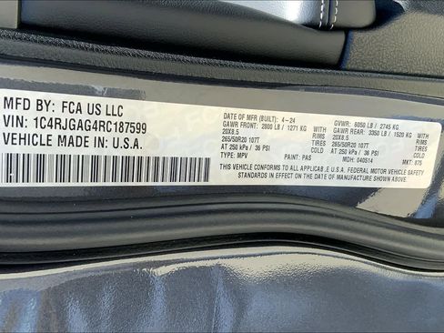 Used 2024 Jeep Grand Cherokee Altitude RWD image 18