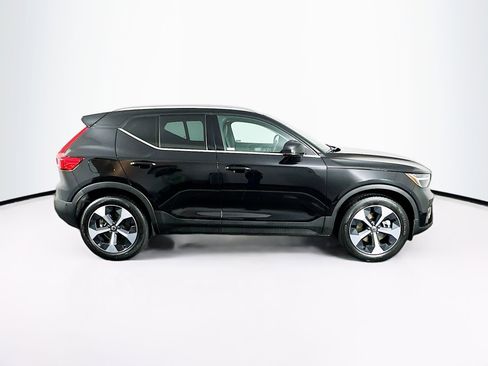 Used 2025 Volvo XC40 B5 Plus image 10